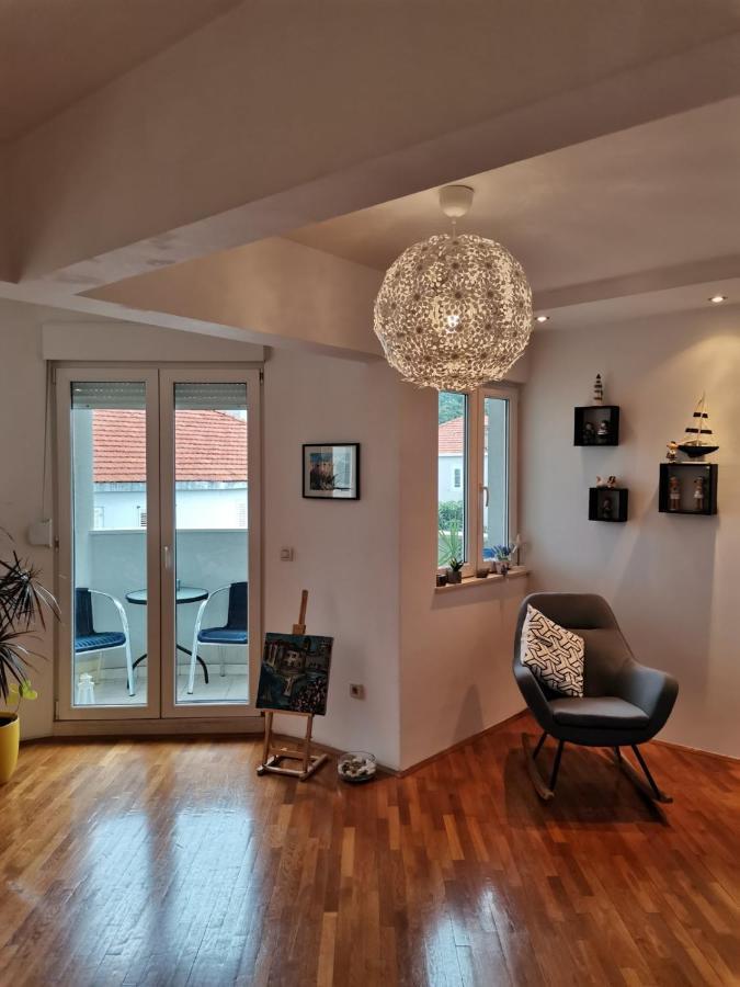 1 Apartmant & 1 Delux With Bathroom *