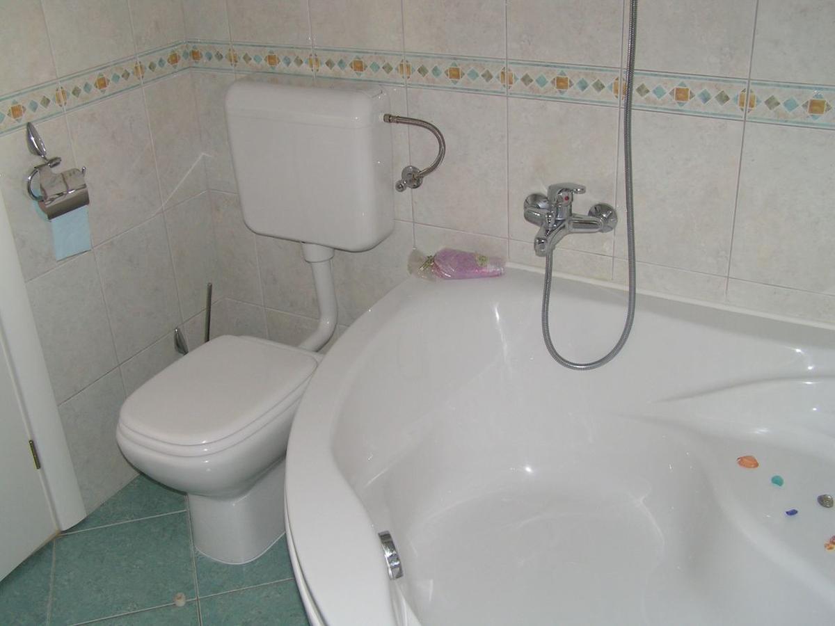 1 Apartmant & 1 Delux With Bathroom Apartment