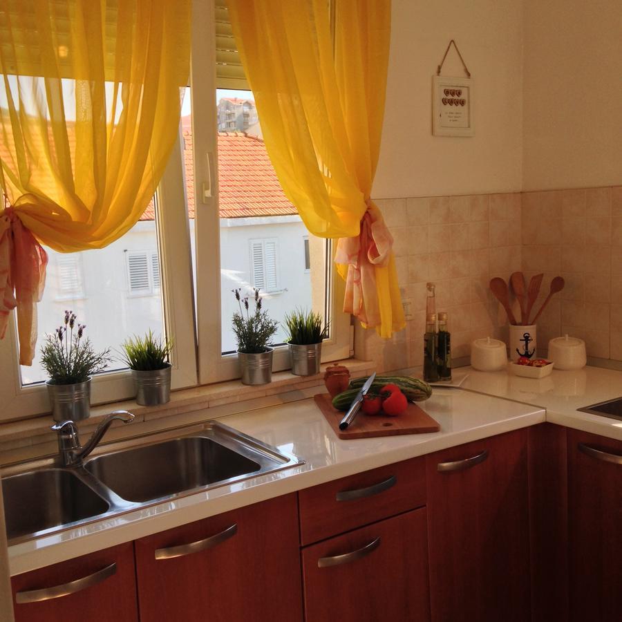 1 Apartmant & 1 Delux With Bathroom Apartment